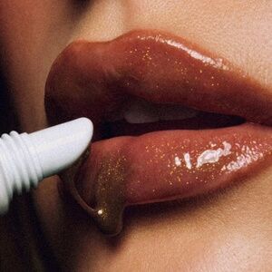 LIMITED EDITION RHODE cinnamon roll lip balm